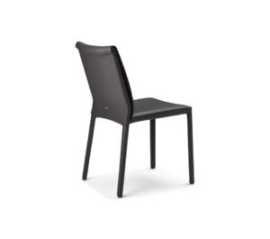 Italia Chaise design en cuir matelassé signée Cattelan Italia, alliant élégance, confort et savoir-faire artisanal, disponible chez D-Style Interior.