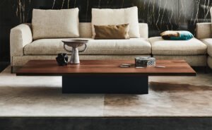 Table basse design haut de gamme Idem par Cattelan Italia, plateau bois massif aux bords irréguliers et base métallique graphite, disponible chez D-Style Interior.