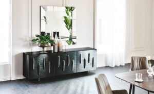 Buffet design haut de gamme Carnaby par Cattelan Italia, portes verre convexe miroir avec structure laquée, disponible chez D-Style Interior