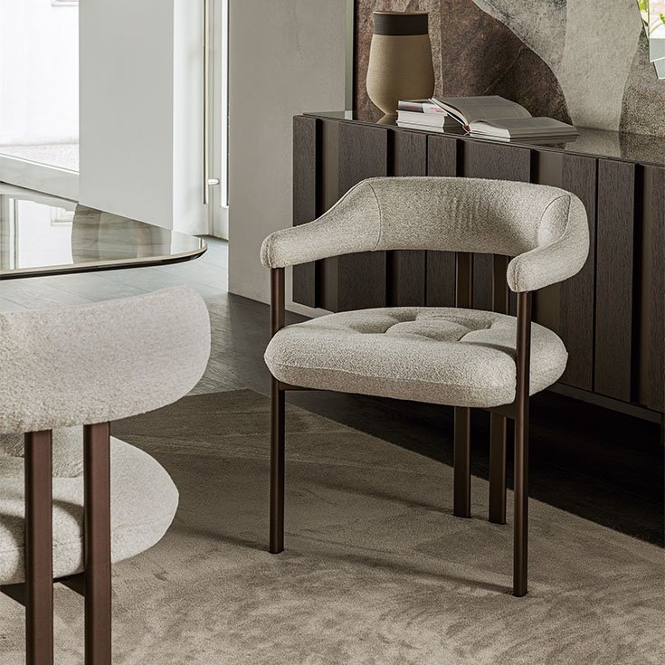 Greta Chaise design haut de gamme de Cattelan Italia, structure en acier laqué et revêtement en tissu ou cuir, élégante et contemporaine, disponible chez D-Style Interior.