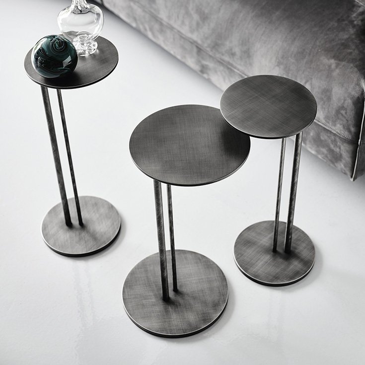 Table basse design haut de gamme Sting Brushed Cattelan Italia, en acier brossé main, disponible chez D-Style Interior.