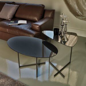 Table basse design haut de gamme Pat par Cattelan Italia, plateau verre et base acier, formes ovale et triangulaire, disponible chez D-Style Interior.