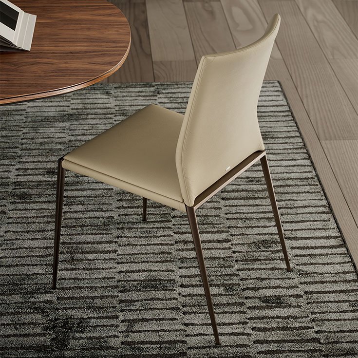 Eva Chaise design de Cattelan Italia, alliance de minimalisme, confort et lignes futuristes. Une assise ergonomique et élégante. Disponible chez D-Style Interior.