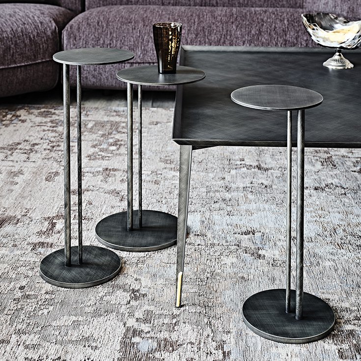 Table basse design haut de gamme Sting Brushed Cattelan Italia, en acier brossé main, disponible chez D-Style Interior.