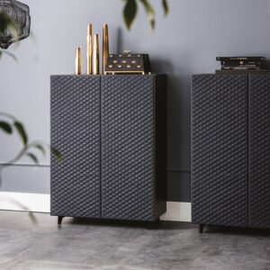 Buffet design haut de gamme Tiffany par Cattelan Italia, revêtement cuir matelassé avec structure bois laqué, disponible chez D-Style Interior