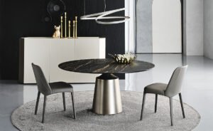 Yoda Keramik table design haut de gamme en céramique Marmi avec base sculpturale en acier. Disponible chez D-Style Interior.