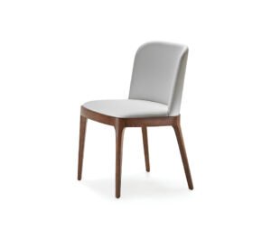 Magda Chaise design haut de gamme de Cattelan Italia avec structure en bois massif et dossier enveloppant, disponible chez D-Style Interior.