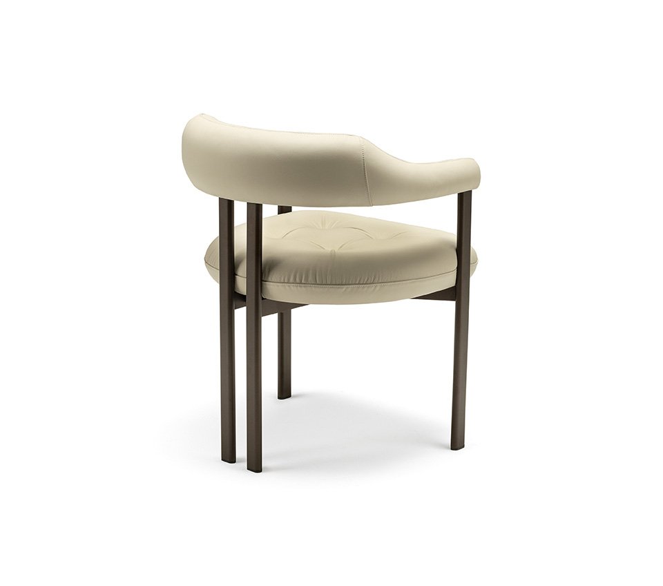 Greta Chaise design haut de gamme de Cattelan Italia, structure en acier laqué et revêtement en tissu ou cuir, élégante et contemporaine, disponible chez D-Style Interior.