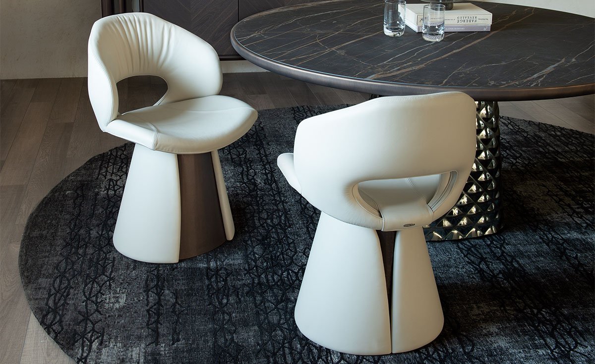 Dafne Chaise design de Cattelan Italia, au dossier ajouré et base conique raffinée, alliant élégance sculpturale et confort haut de gamme. Disponible chez D-Style Interior.