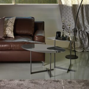Table basse design haut de gamme Pat par Cattelan Italia, plateau verre et base acier, formes ovale et triangulaire, disponible chez D-Style Interior.