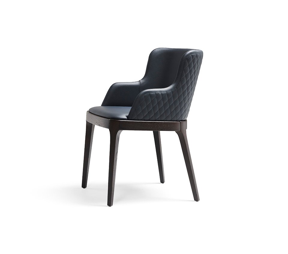 Magda Couture Chaise design haut de gamme de Cattelan Italia avec dossier capitonné et structure en bois massif, disponible chez D-Style Interior.