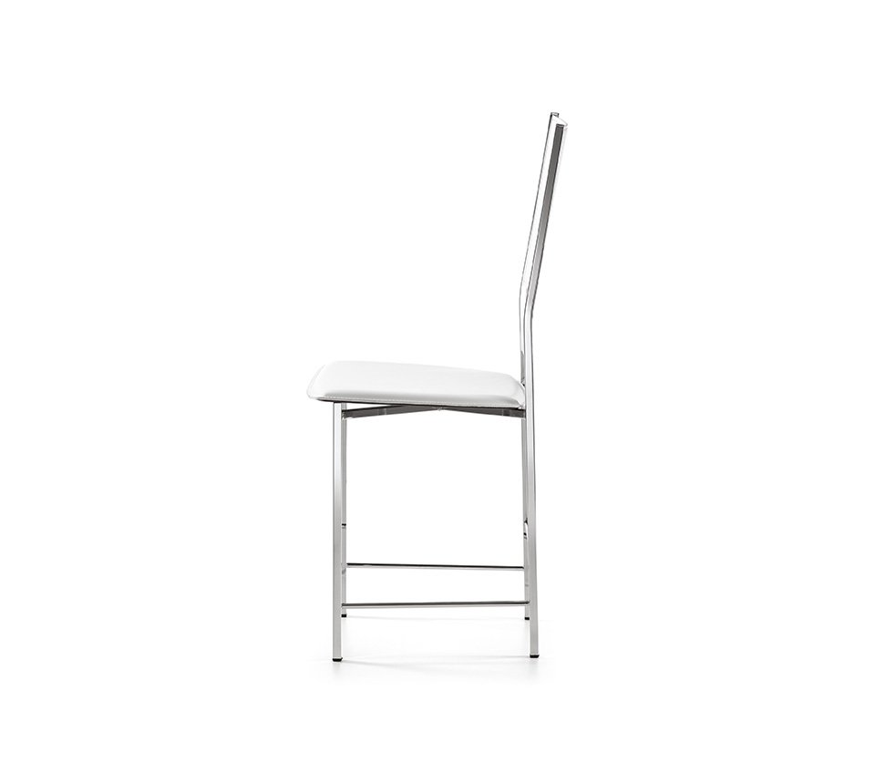 Alessia tabouret design de Cattelan Italia : design minimaliste, structure en acier laqué et assise en cuir véritable, alliance d’élégance et de confort italien. Disponible chez D-Style Interior.