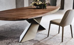 Tyron Wood table design haut de gamme avec base en acier laqué embossé par Cattelan Italia. Disponible chez D-Style Interior.