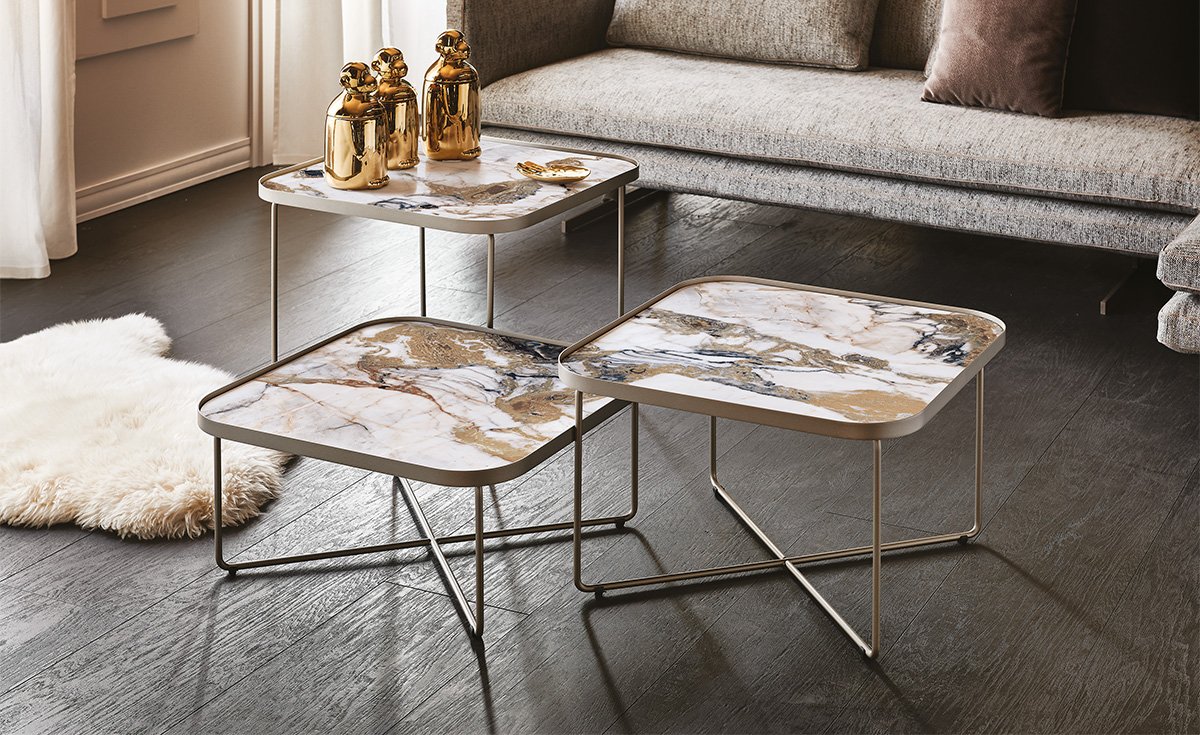 Table basse design haut de gamme Benny Keramik par Cattelan Italia, plateau céramique Marmi carré avec pieds en X, disponible chez D-Style Interior.