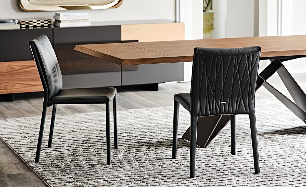 Chaise design Italia Couture en cuir matelassé signée Cattelan Italia, élégante et contemporaine, disponible chez D-Style Interior.