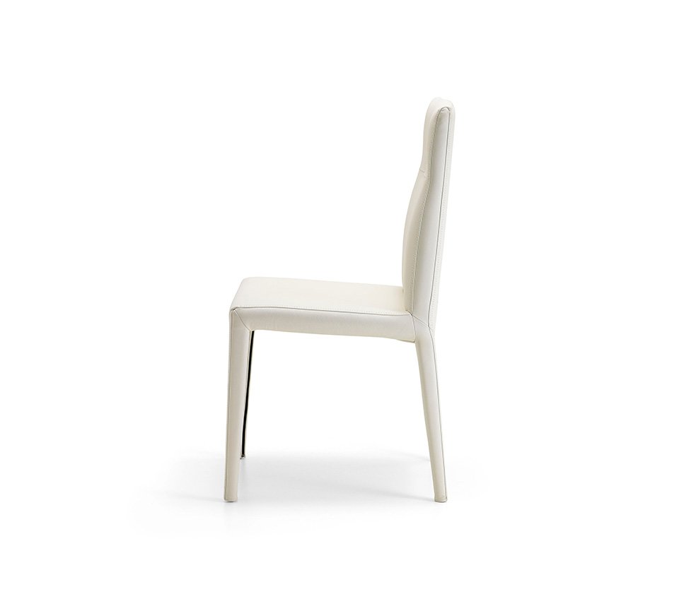 Agatha Flex Chaise design de Cattelan Italia, dotée d’un dossier flexible et d’une assise rembourrée pour un confort absolu. disponible chez D-Style Interior.