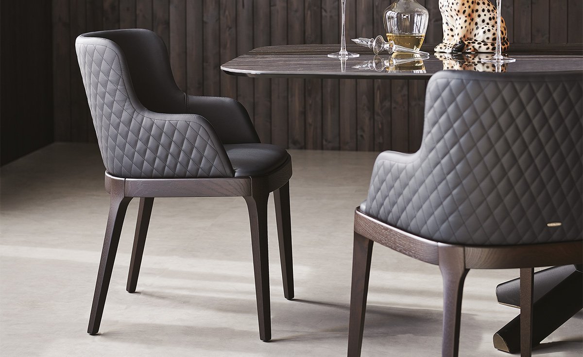 Magda Couture Chaise design haut de gamme de Cattelan Italia avec dossier capitonné et structure en bois massif, disponible chez D-Style Interior.