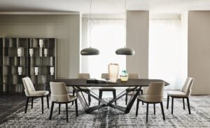 Skorpio Wood table design haut de gamme et acier laqué par Cattelan Italia, alliance parfaite entre force sculpturale et élégance naturelle. Disponible chez D-Style Interior.