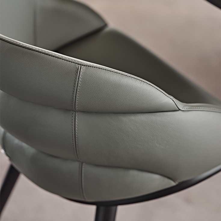 Camilla Chaise design haut de gamme de Cattelan Italia, une création italienne d’exception aux lignes fluides et confortables. Disponible chez D-Style Interior.