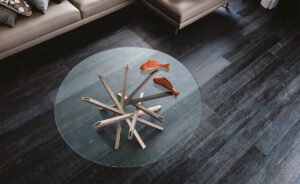 Table basse design haut de gamme Atari par Cattelan Italia, plateau verre avec base spirale bois style Mikado, disponible chez D-Style Interior.