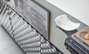 Buffet design haut de gamme Vivaldi par Cattelan Italia, verre miroir matelassé effet 3D avec reflets hypnotiques, disponible chez D-Style Interior