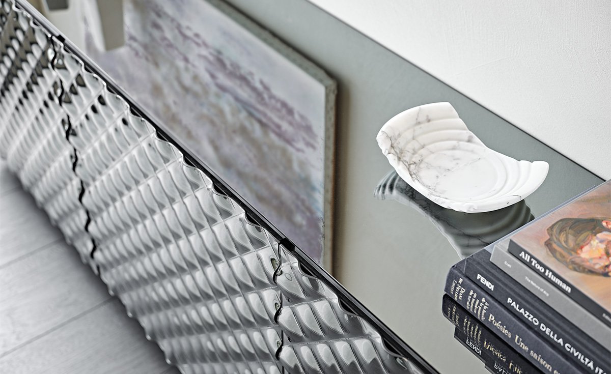 Buffet design haut de gamme Vivaldi par Cattelan Italia, verre miroir matelassé effet 3D avec reflets hypnotiques, disponible chez D-Style Interior