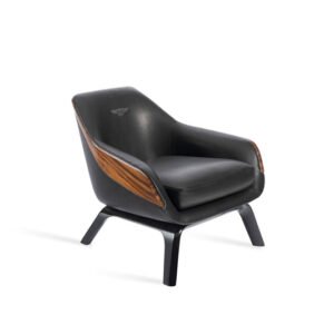 Chilton | Fauteuil design haut de gamme Bentley Home signé Carlo Colombo, structure en cuir et bois, finitions luxueuses, disponible chez D-Style Interior