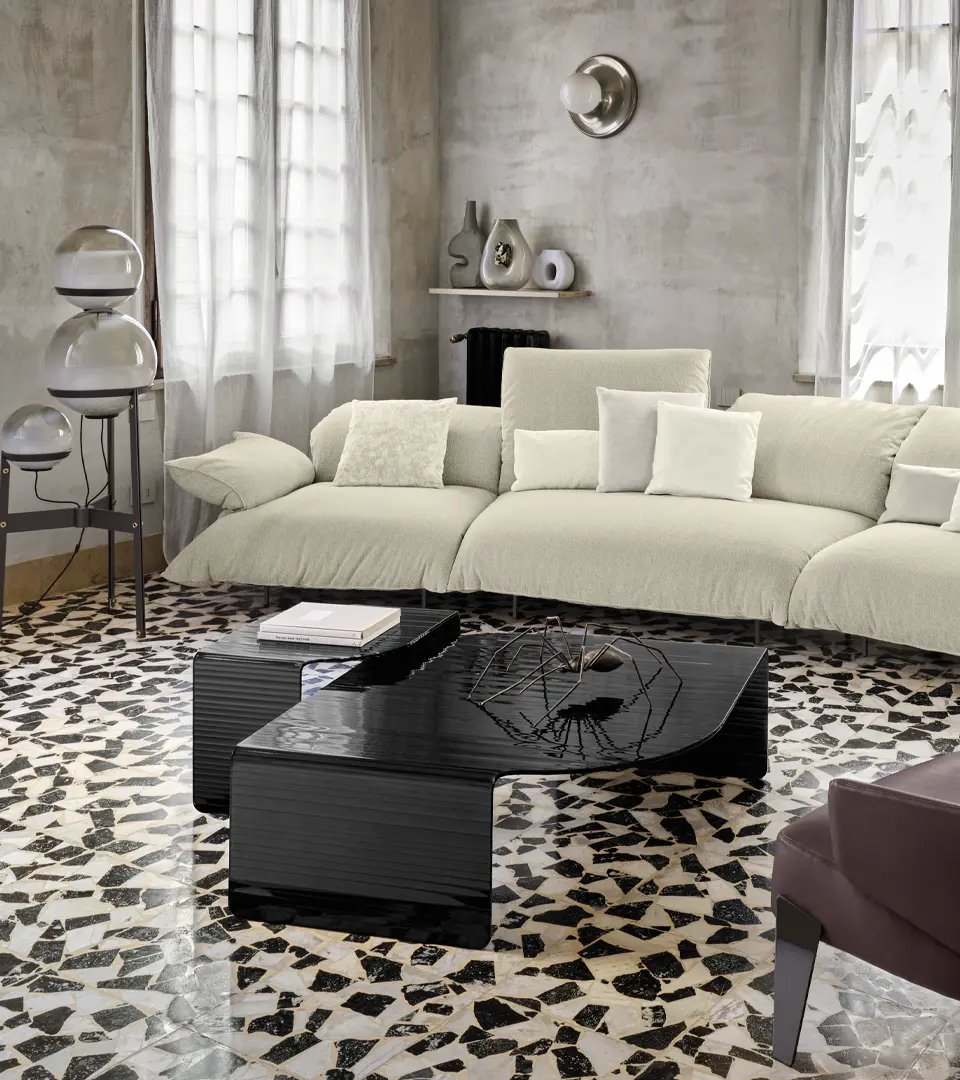 Table basse design haut de gamme Blackjoy Arketipo par Lorenzo Remedi, en verre foncé strié, disponible chez D-Style Interior.