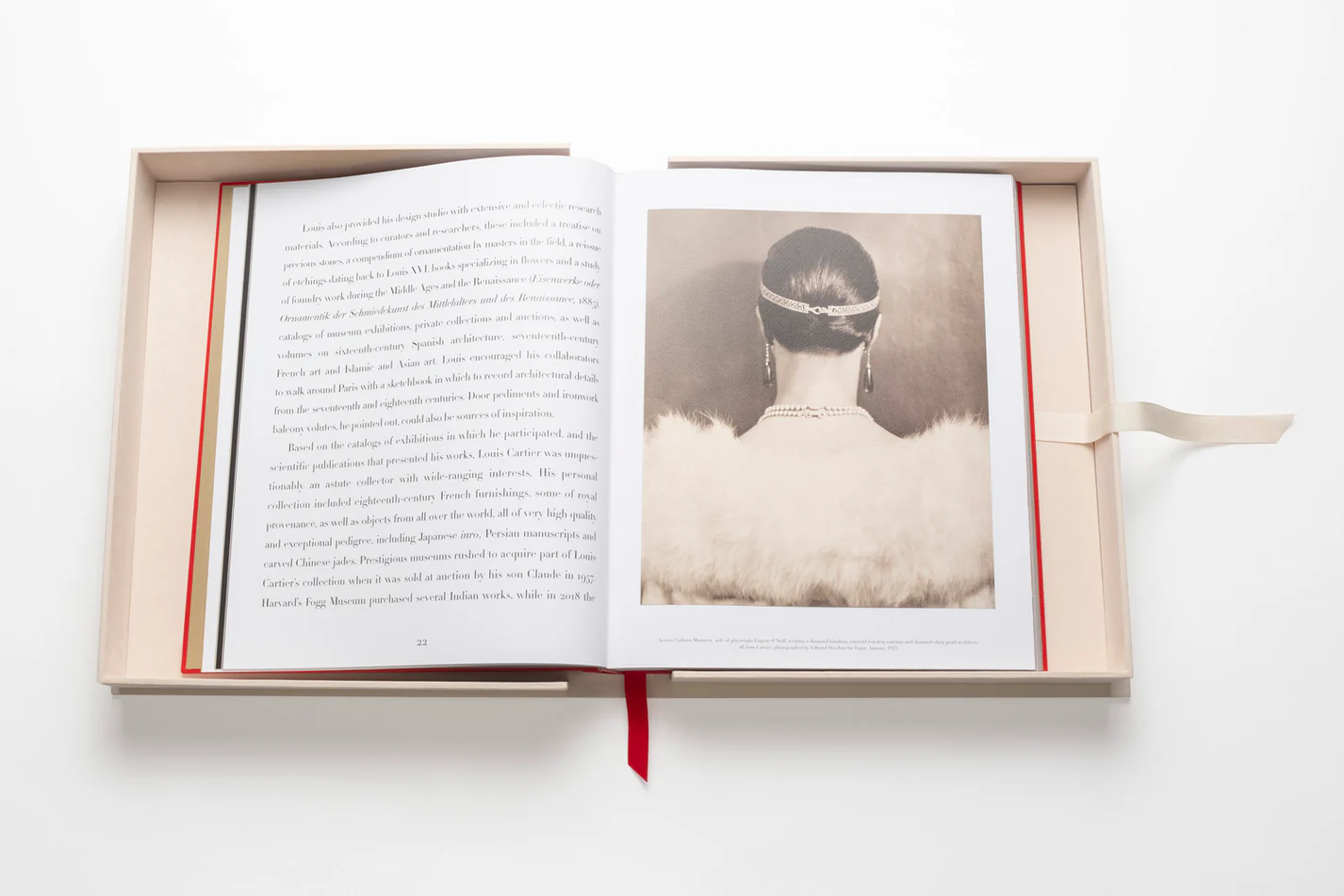 Livre design haut de gamme Cartier: The Impossible Collection par Assouline, édition Ultimate sous écrin soie, disponible chez D-Style Interior.