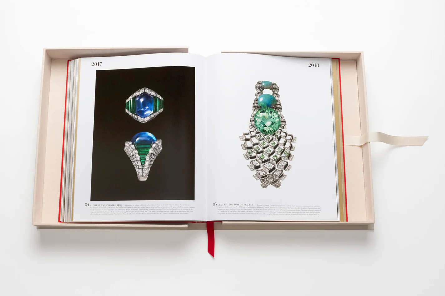 Livre design haut de gamme Cartier: The Impossible Collection par Assouline, édition Ultimate sous écrin soie, disponible chez D-Style Interior.
