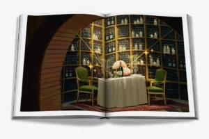 Livre design haut de gamme Four Seasons par Assouline, édition Classics avec illustrations originales, disponible chez D-Style Interior.