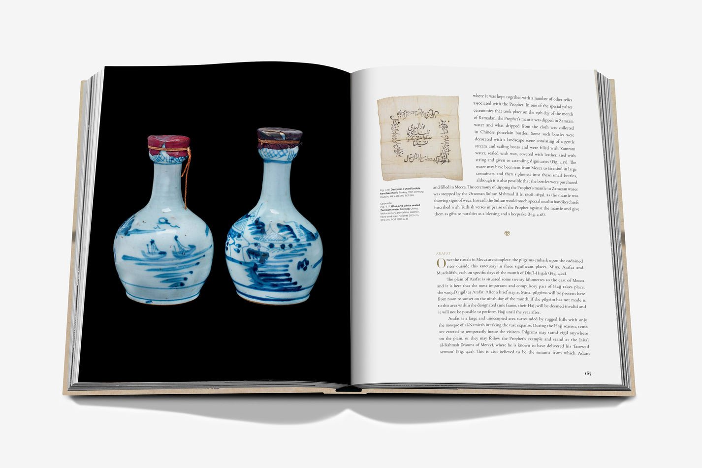 Livre design haut de gamme Hajj and the Arts of Pilgrimage par Assouline, édition Legends sous étui luxueux, disponible chez D-Style Interior.