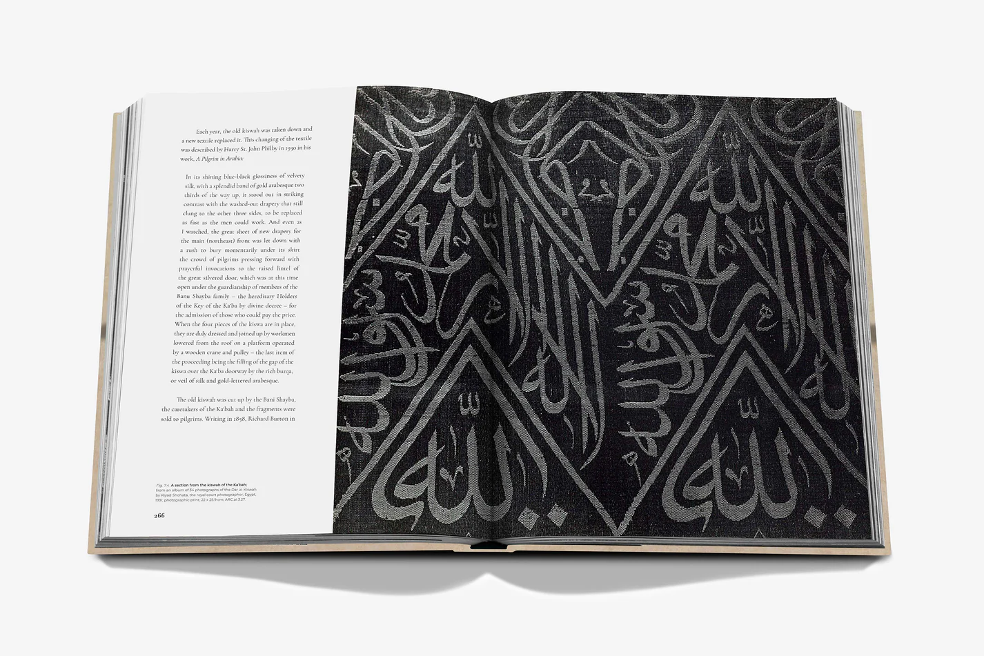 Livre design haut de gamme Hajj and the Arts of Pilgrimage par Assouline, édition Legends sous étui luxueux, disponible chez D-Style Interior.