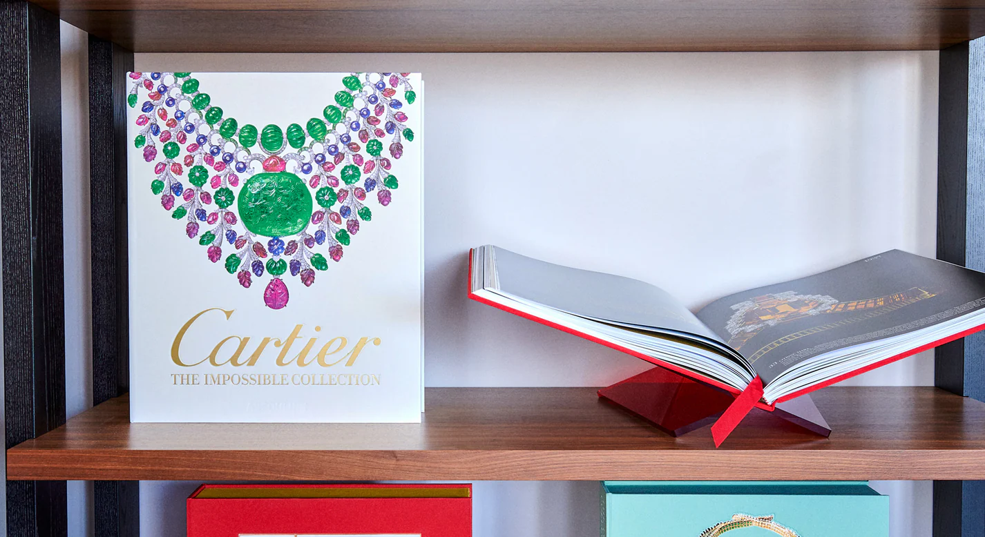 Livre design haut de gamme Cartier: The Impossible Collection par Assouline, édition Ultimate sous écrin soie, disponible chez D-Style Interior.