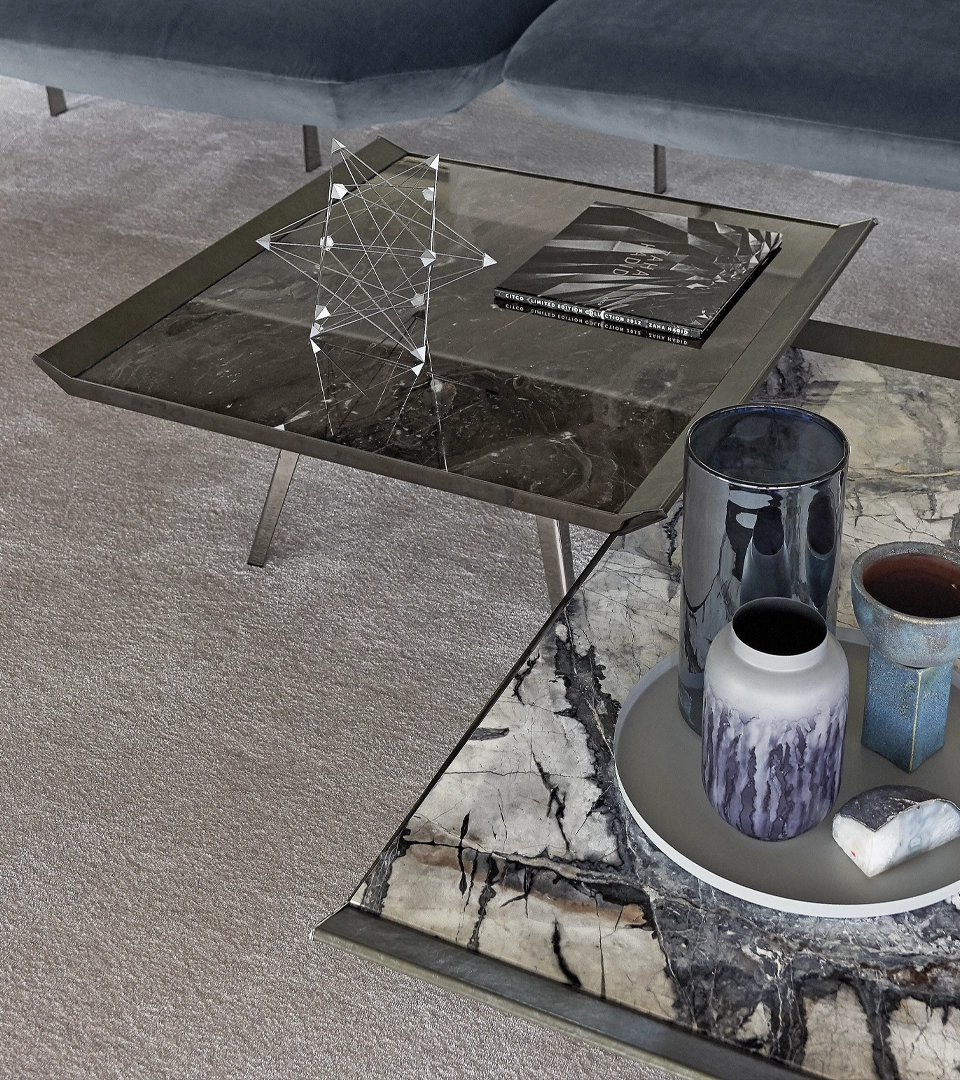 Table à manger design haut de gamme Moon Invaders Arketipo par Gino Carollo, en marbre, cuir et métal, disponible chez D-Style Interior.