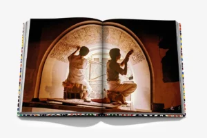 Livre design haut de gamme Moroccan Decorative Arts par Assouline, édition française sous étui lin, disponible chez D-Style Interior.
