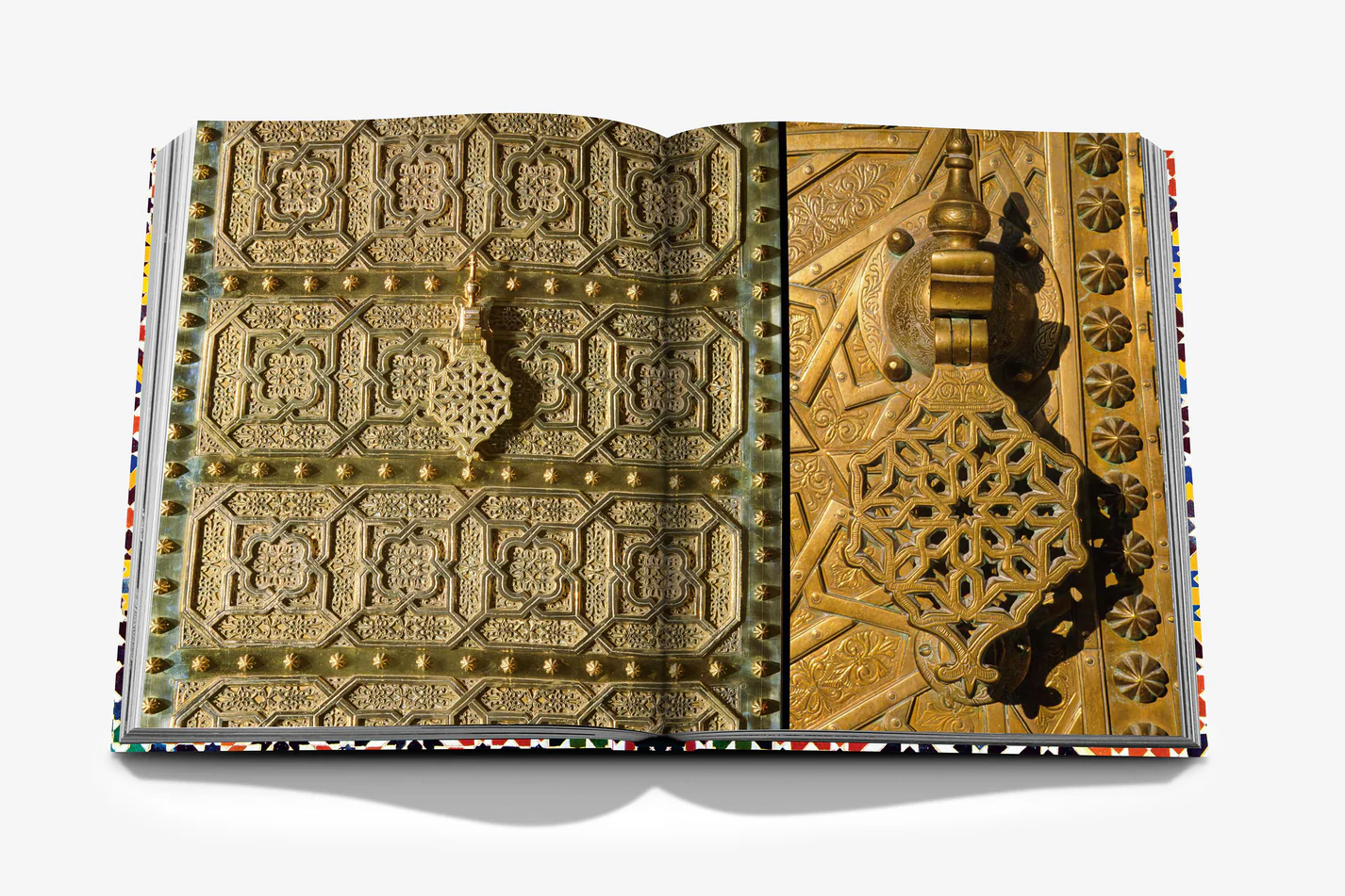Livre design haut de gamme Moroccan Decorative Arts par Assouline, édition française sous étui lin, disponible chez D-Style Interior.