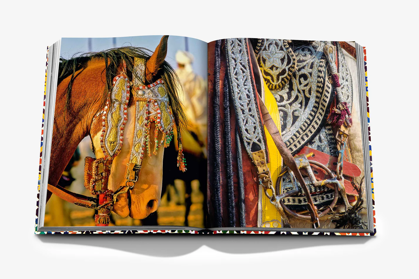 Livre design haut de gamme Moroccan Decorative Arts par Assouline, édition française sous étui lin, disponible chez D-Style Interior.