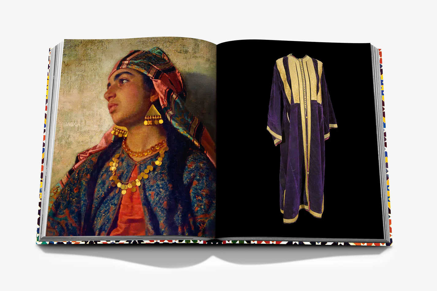 Livre design haut de gamme Moroccan Decorative Arts par Assouline, édition française sous étui lin, disponible chez D-Style Interior.