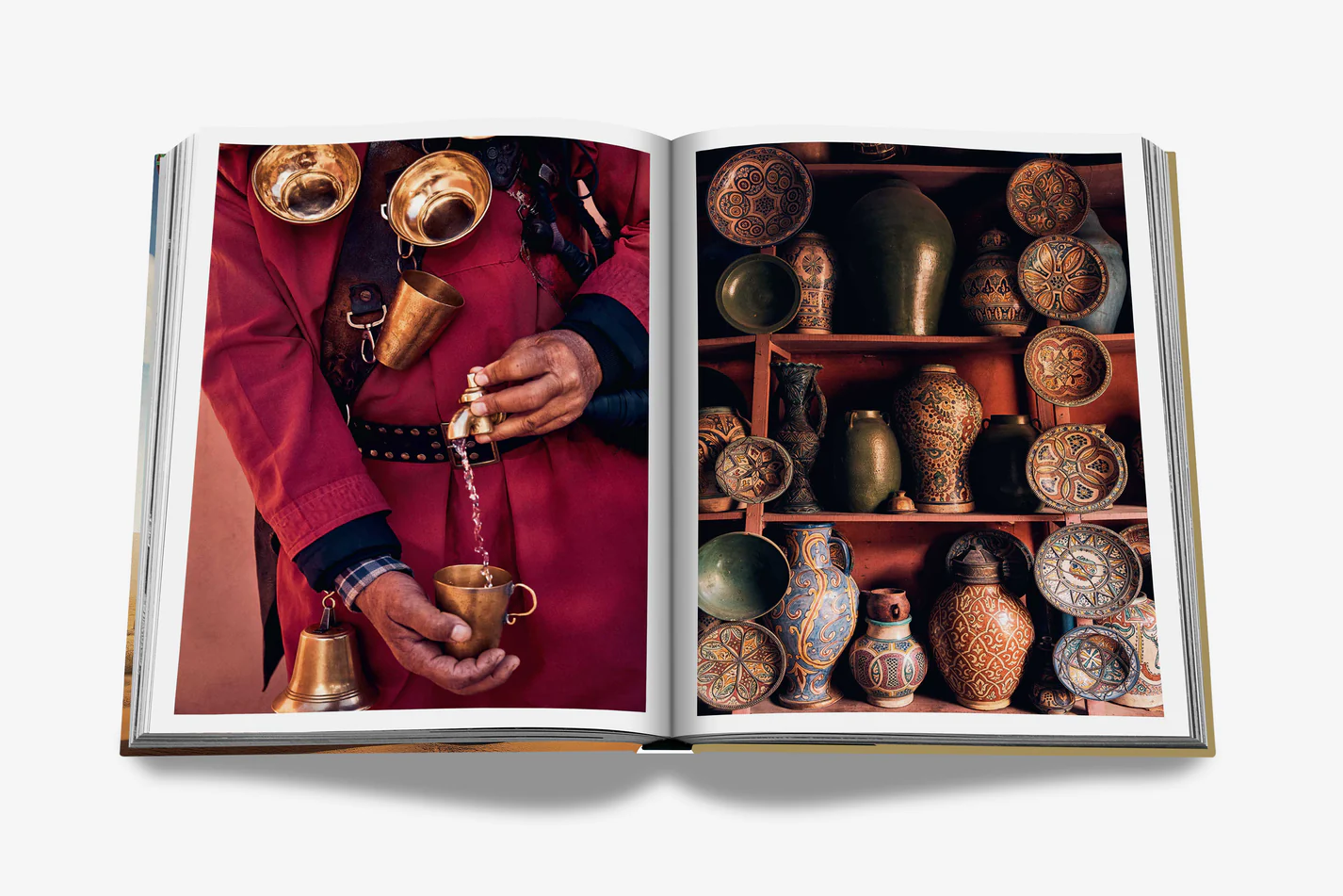 Livre « Morocco, Kingdom of Light » par Assouline : voyage photographique au Maroc. Édition française en couverture soie, livre design haut de gamme chez D-Style Interior.