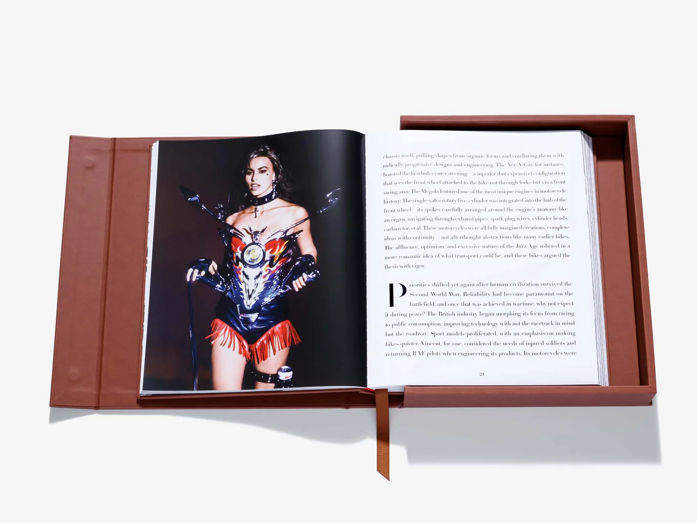 Livre design haut de gamme The Impossible Collection of Motorcycles Assouline, édition Ultimate Collection, disponible chez D-Style Interior.