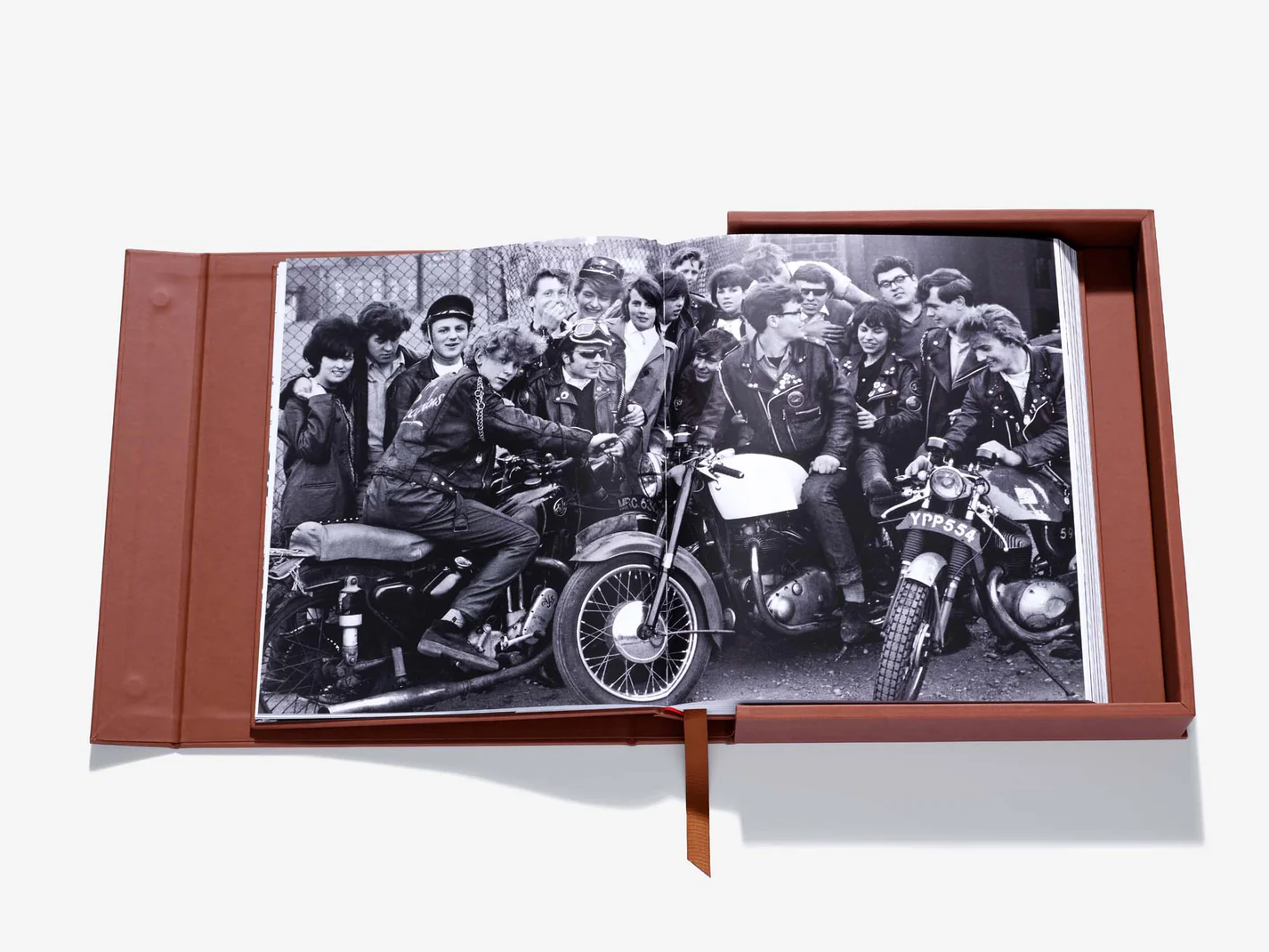 Livre design haut de gamme The Impossible Collection of Motorcycles Assouline, édition Ultimate Collection, disponible chez D-Style Interior.