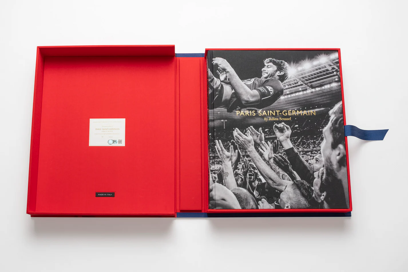 Livre design haut de gamme Paris Saint-Germain par Assouline, photographié par Julien Scussel, disponible chez D-Style Interior.