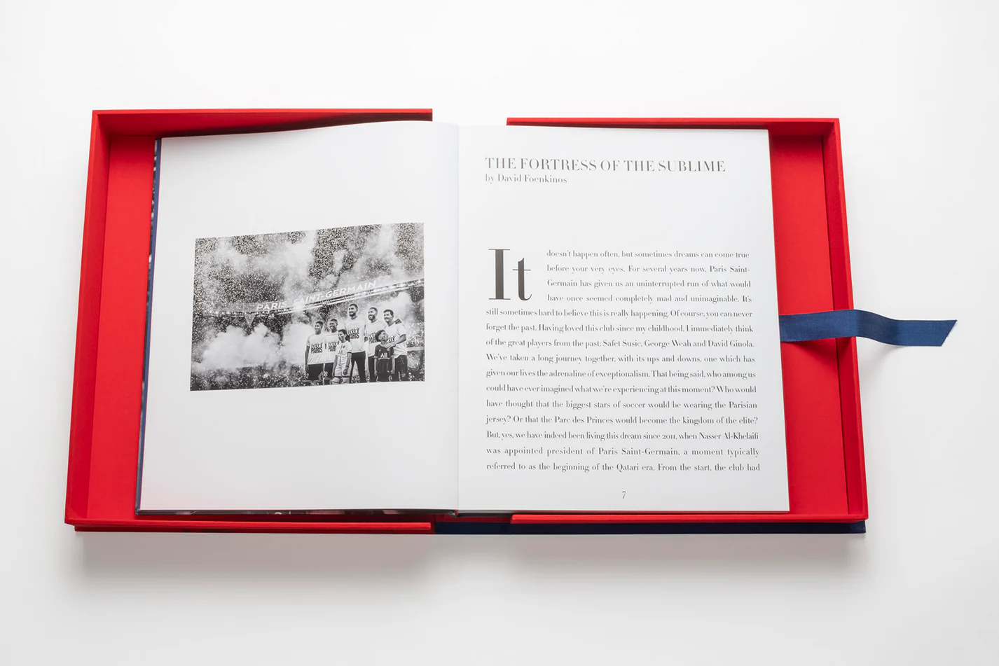 Livre design haut de gamme Paris Saint-Germain par Assouline, photographié par Julien Scussel, disponible chez D-Style Interior.