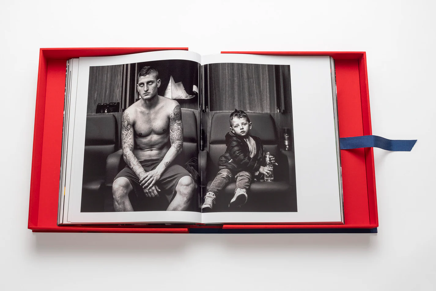 Livre design haut de gamme Paris Saint-Germain par Assouline, photographié par Julien Scussel, disponible chez D-Style Interior.