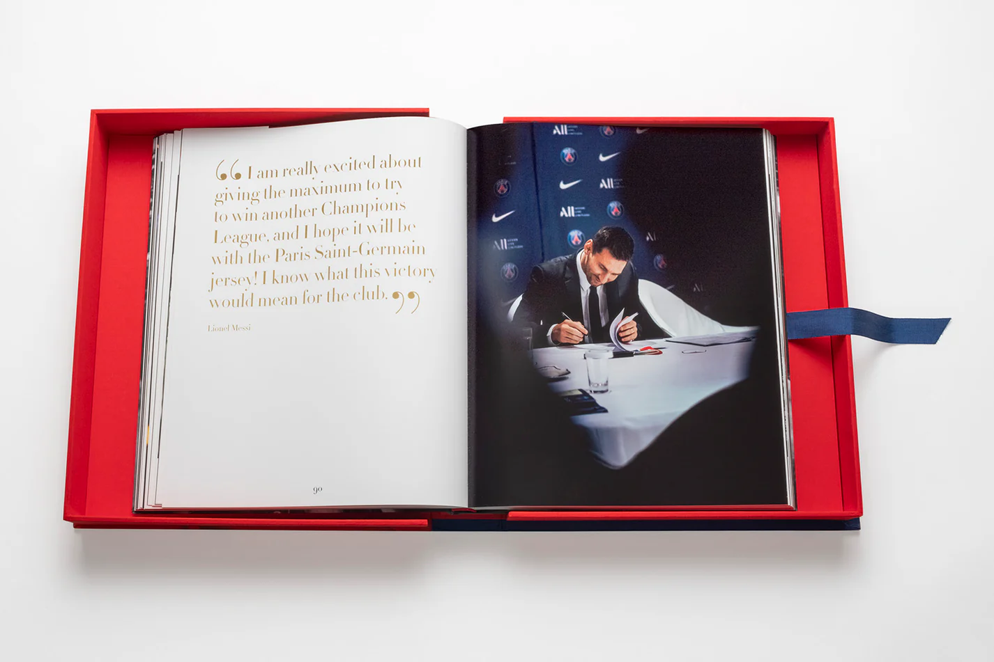 Livre design haut de gamme Paris Saint-Germain par Assouline, photographié par Julien Scussel, disponible chez D-Style Interior.