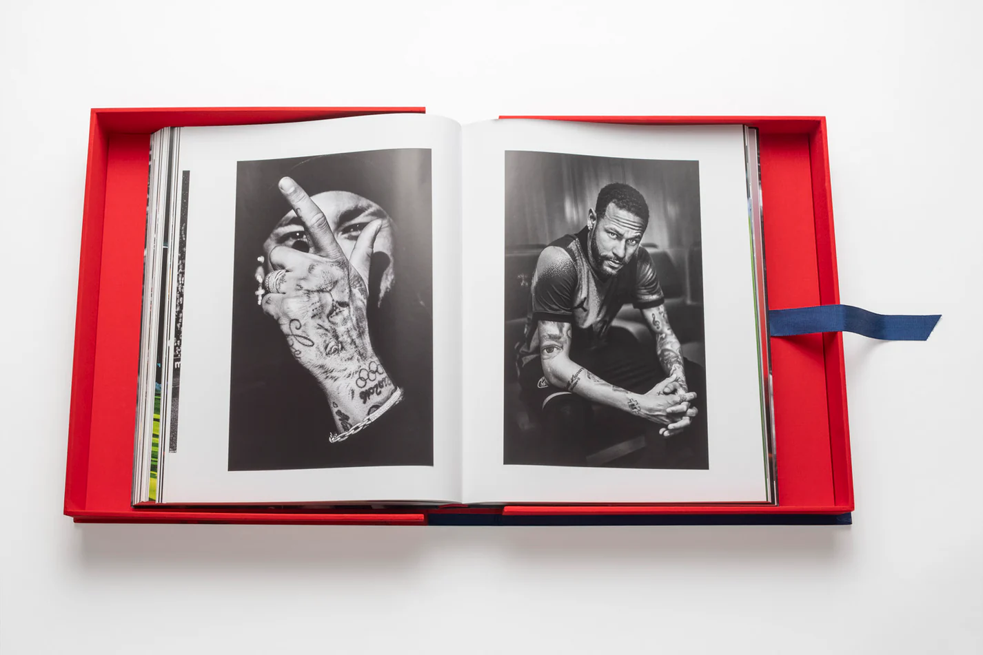 Livre design haut de gamme Paris Saint-Germain par Assouline, photographié par Julien Scussel, disponible chez D-Style Interior.