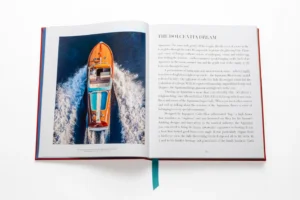 Livre design haut de gamme Riva Aquarama Special Edition par Assouline, édition bois verni sous écrin, disponible chez D-Style Interior.