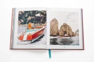 Livre design haut de gamme Riva Aquarama Special Edition par Assouline, édition bois verni sous écrin, disponible chez D-Style Interior.