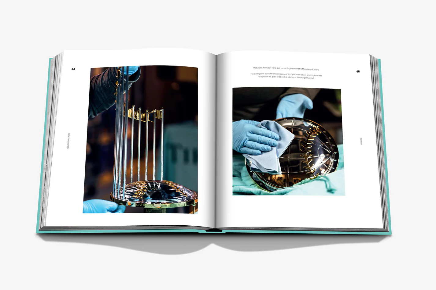 Livre design haut de gamme Tiffany & Co.: Crafting Victory par Assouline, édition sous écrin luxueux, disponible chez D-Style Interior.